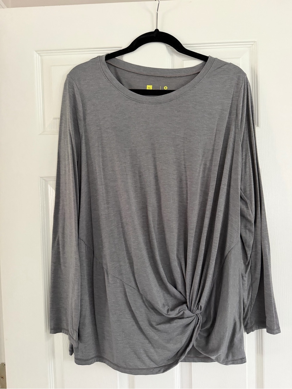 Xersion Gray Long Sleeve Knot Front Top